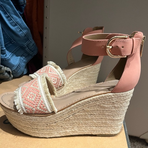 NWOT Tommy Hilfiger Pink Wedges - Picture 2 of 4